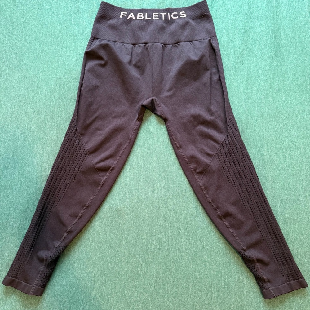 Fabletics 7/8th high waisted mesh detail legging